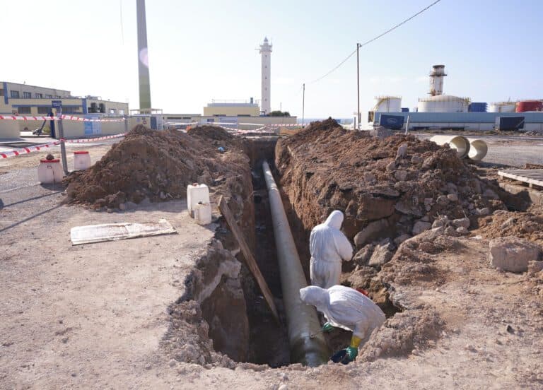 Continúan los trabajos para restablecer el suministro de agua en la isla