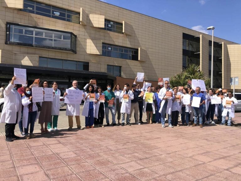 El seguimiento de la huelga de médicos en el turno de mañana ha sido del 4 %
