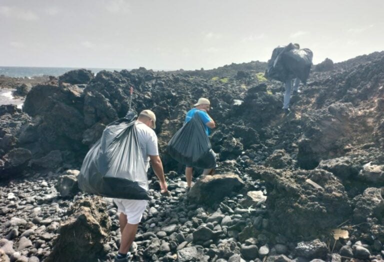 Recogen cerca de dos toneladas de residuos marinos de la costa majorera