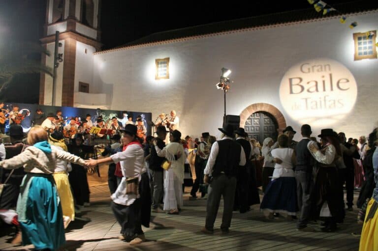 Gran Baile de Taifas el sábado 27 de mayo en la plaza de Antigua