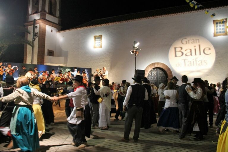 Gran Baile de Taifas el sábado 27 de mayo en la plaza de Antigua