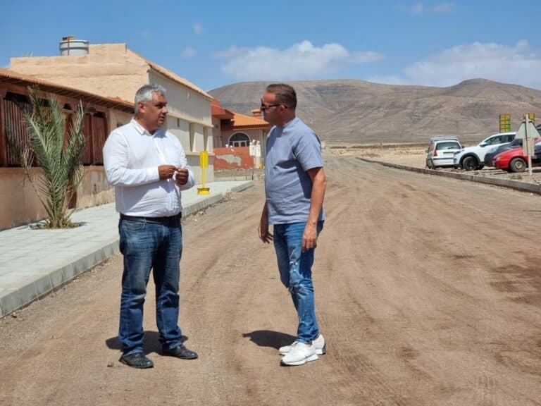 Mejoras en los caminos de tierra de Los Llanos de La Mareta y Rosa de La Monja