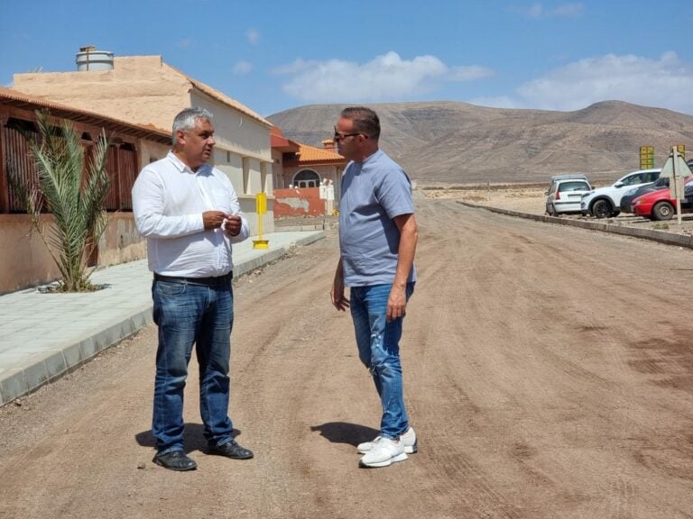 Mejoras en los caminos de tierra de Los Llanos de La Mareta y Rosa de La Monja