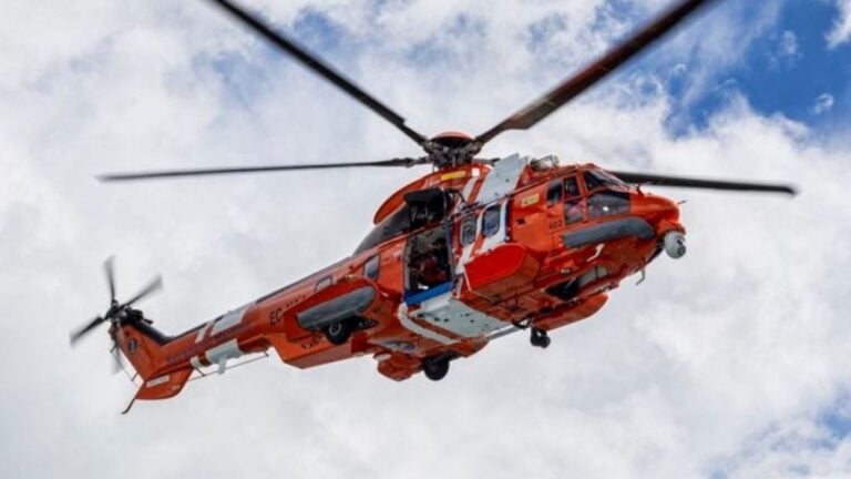 Helicóptero Helimer rescata del mar a un kitesurfista en Fuerteventura