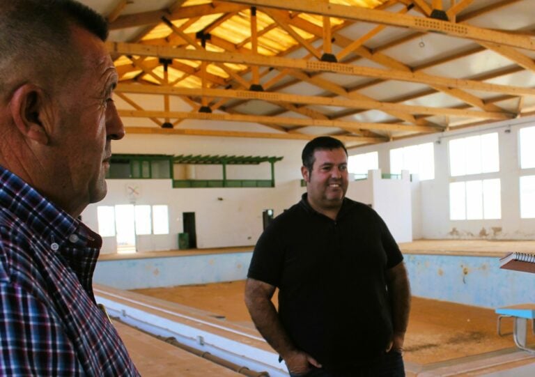 Avanza la reforma en la Piscina Municipal de Antigua