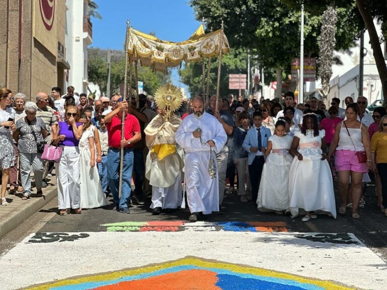 Así fue la procesión del Corpus Christi en Puerto del Rosario