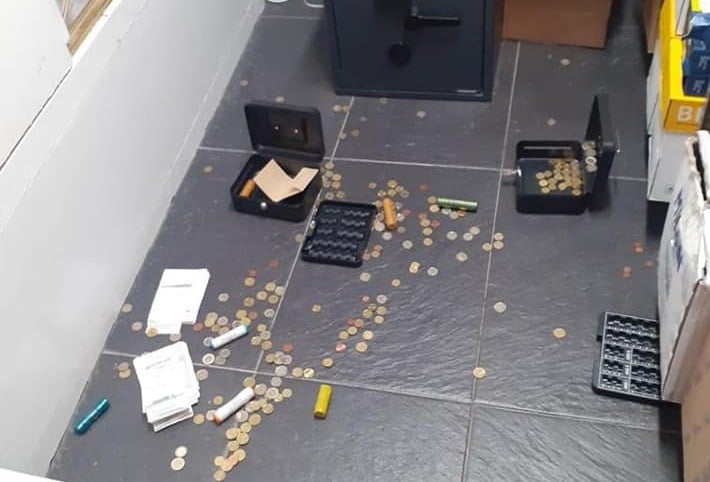 Atraca el Hotel Golden Beach de Costa Calma portando un martillo