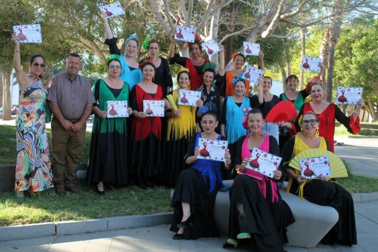 Las sevillanas, las rumbas y el flamenco marcan el paso en Antigua y Caleta de Fuste