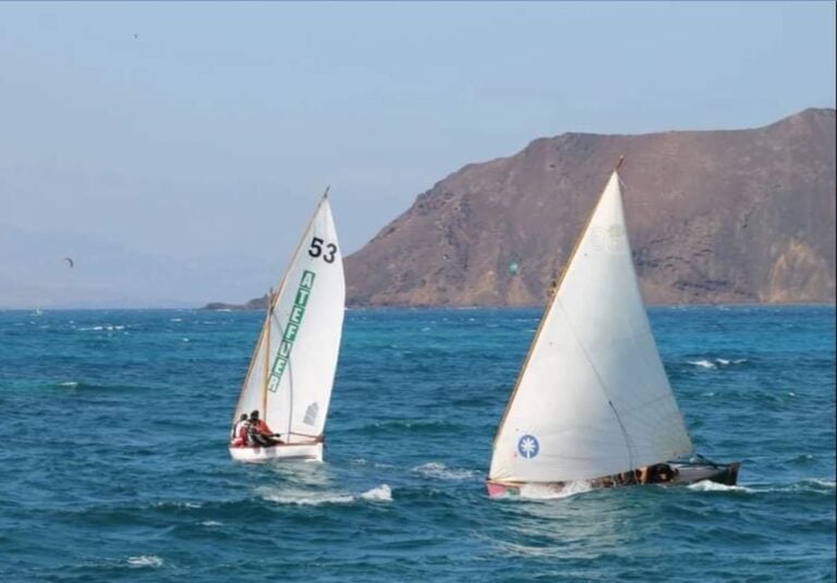 Accidentado y emocionante Trofeo Puertos Canarios de vela latina