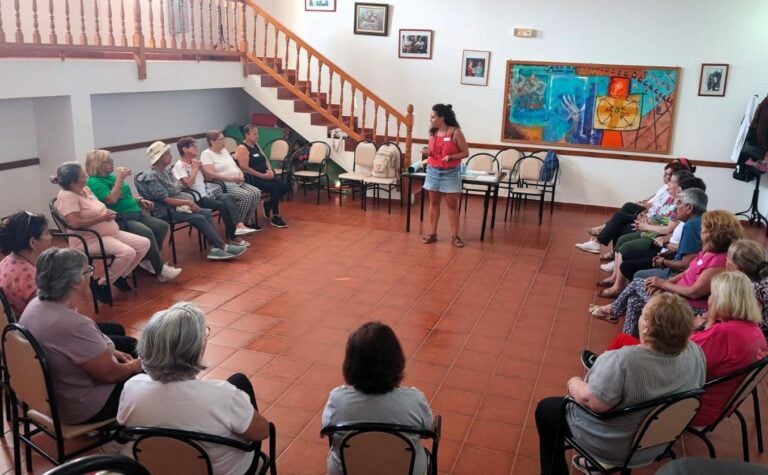 Los mayores de Antigua completan los Talleres de Autocuidado en primera persona