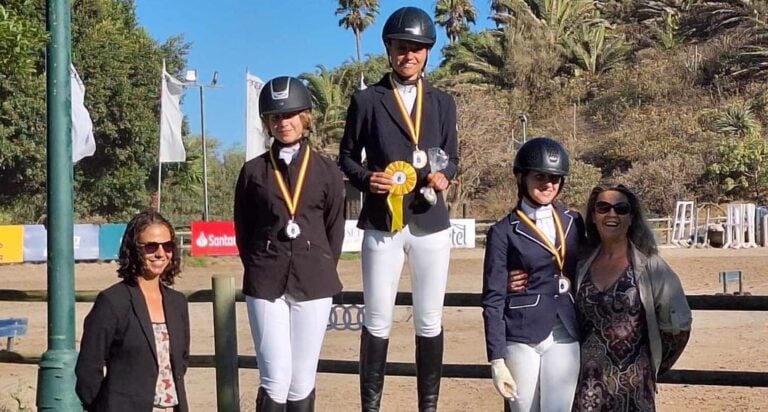 La amazona Amelie Linden de La Oliva arrasa en el concurso de doma clásica en Gran Canaria