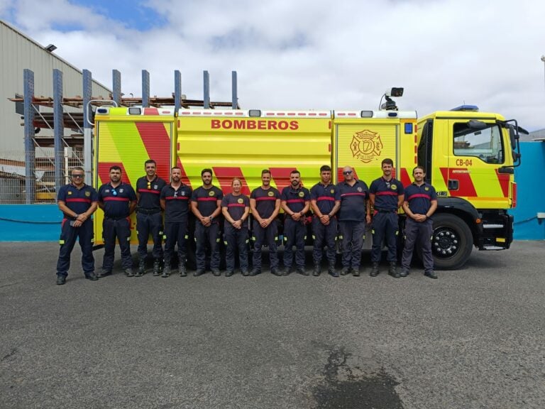 Bomberos de Puerto del Rosario parten hacia La Palma para colaborar en la extinción del incendio