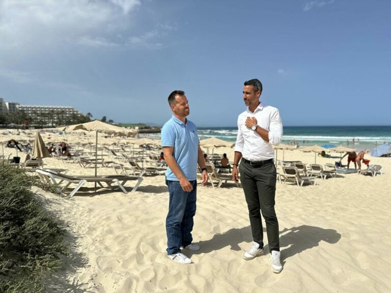 La Oliva desbloquea el servicio de hamacas y sillas en Grandes Playas