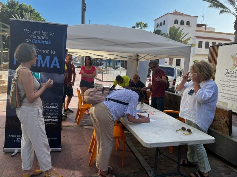 La recogida de firmas de la Ley de Volcanes llega a Fuerteventura