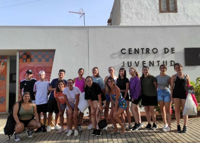 Una veintena de jóvenes de Antigua se forman como monitores de campamentos