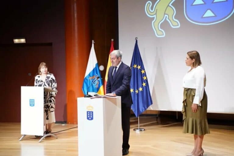 Fernando Clavijo toma posesión como presidente del Gobierno de Canarias