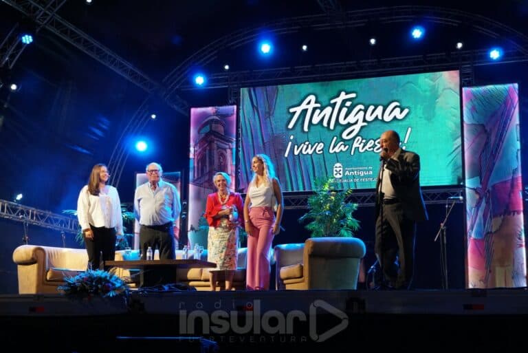 Antigua muestra su cariño a Carmita y Ramón en una noche de Pregón para el recuerdo