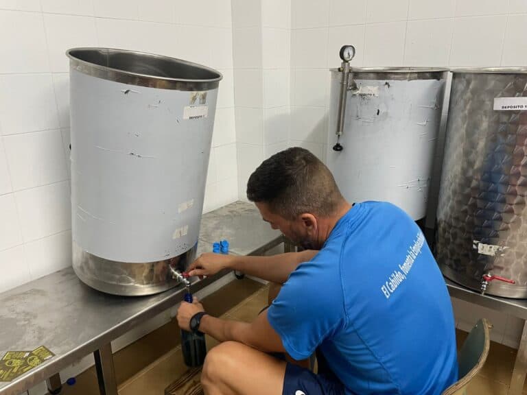 La almazara del Cabildo continúa molturando aceituna de esta campaña