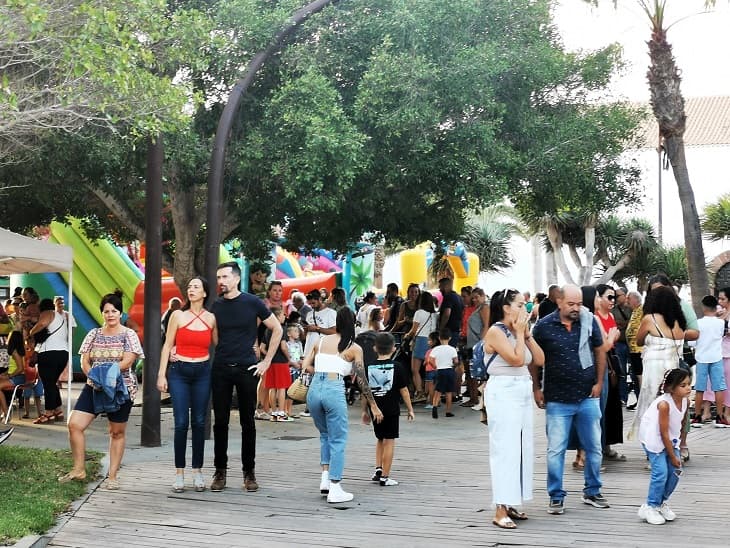Fiestas y eventos en la plaza de Antigua impulsan la actividad económica
