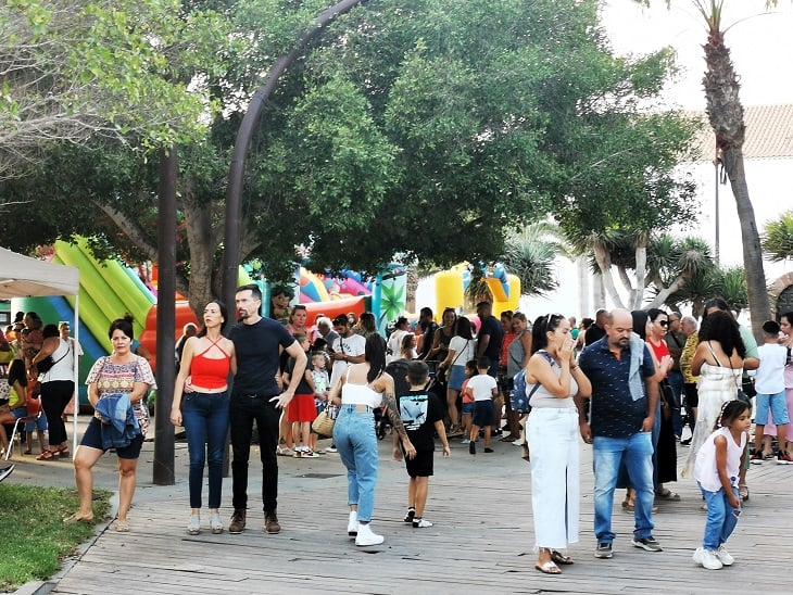 Fiestas y eventos en la plaza de Antigua impulsan la actividad económica