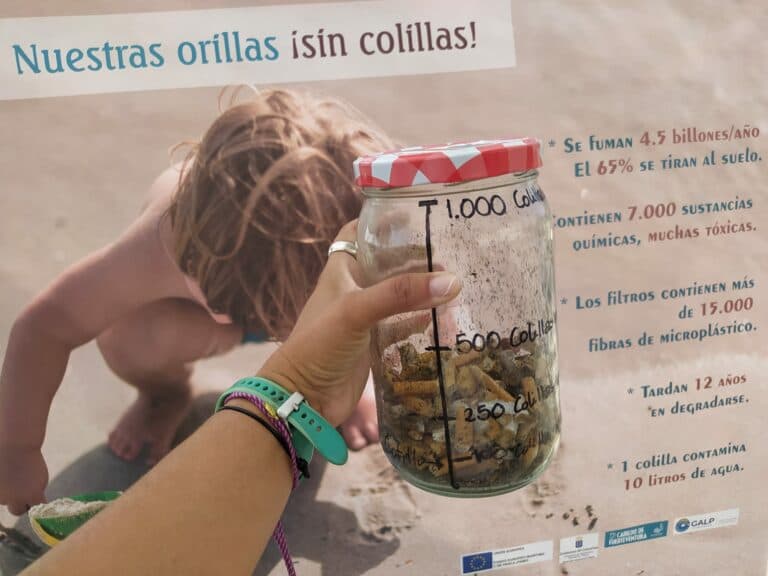 Grupo de Acción Costera lleva a cabo la campaña ‘Nuestras orillas, sin colillas’ en las playas de Fuerteventura
