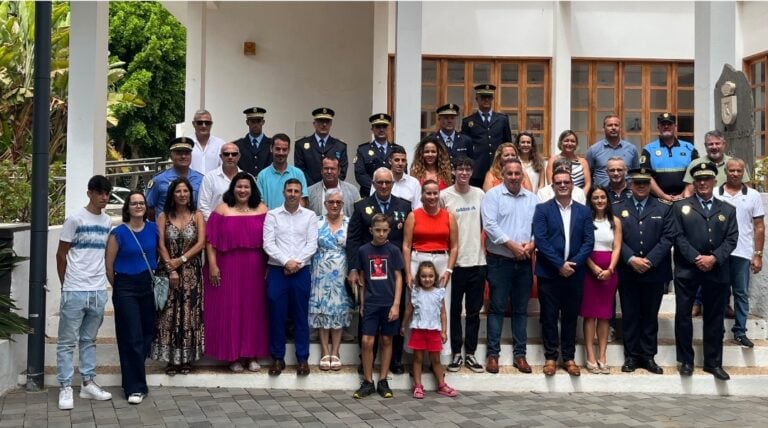Pájara reconoce la labor de Esteban Hernández tras casi cuatro décadas como jefe de la Policía Local