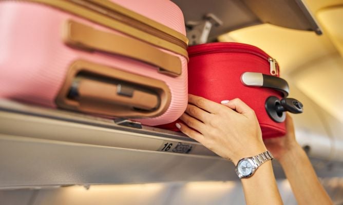 Consumo abre expediente sancionador a varias aerolíneas por el cobro del equipaje de mano