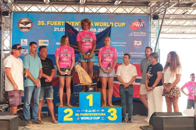 Sarah-Quita Offringa y Yentel Caers campeones del mundo de Windsurf y Wingfoil 2023 en freestyle