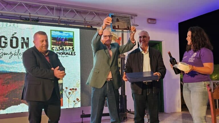 Casillas de Morales inicia sus fiestas con un pregón enérgico y cristalino de González Arroyo