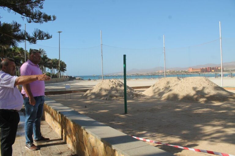 Antigua recupera y mejora la cancha de vóley playa en El Castillo