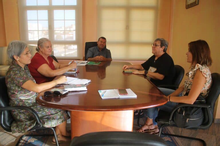 Antigua destaca el papel de la Asociación Española contra el Cáncer en Fuerteventura
