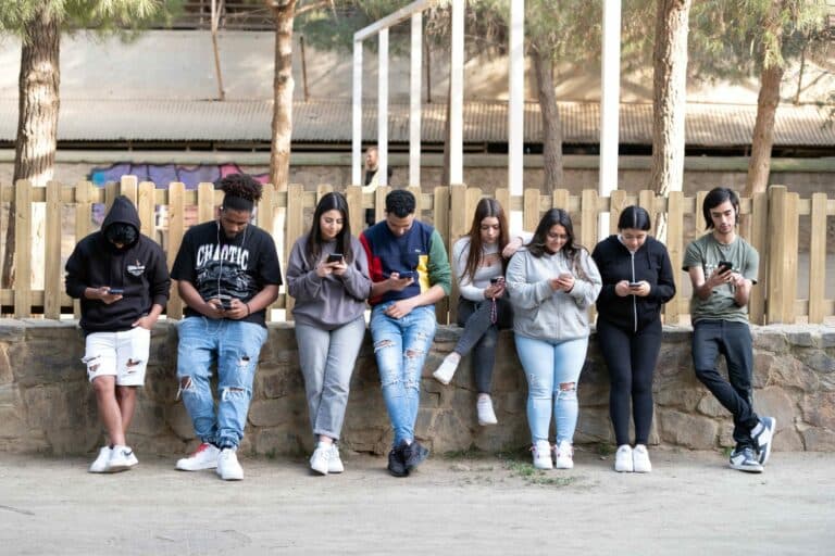 Sánchez anuncia la prohibición del acceso a redes sociales a menores de 16 años y endurece la presión sobre las plataformas por contenidos de odio