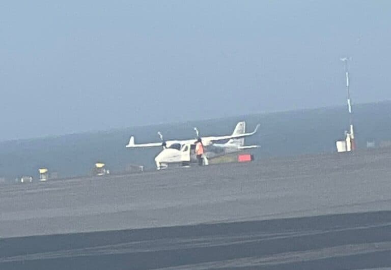 Un pinchazo en una avioneta provoca el desvío de tres aviones en Fuerteventura