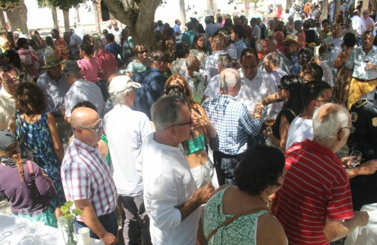 El Vino de Honor de las Fiestas de Antigua reúne vecinos, amigos y conocidos