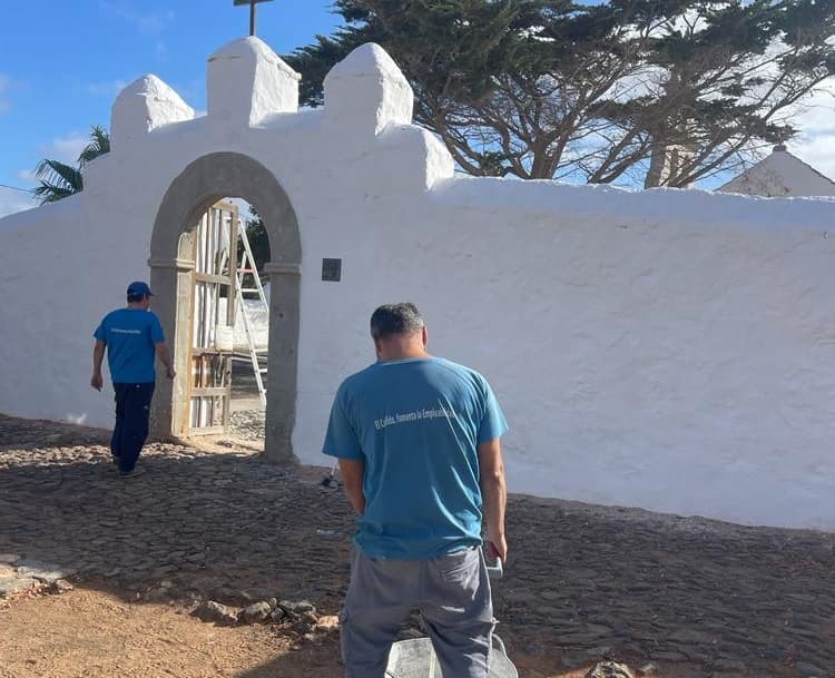 El Cabildo mejora la Ermita de La Ampuyenta a través de un proyecto de empleo