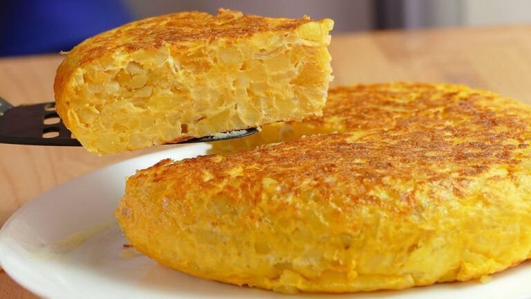 La ensaladilla rusa y la tortilla de papas abandonan el menú en los restaurantes canarios