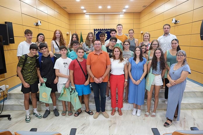 Una veintena de estudiantes Erasmus de Alemania visitan el Cabildo