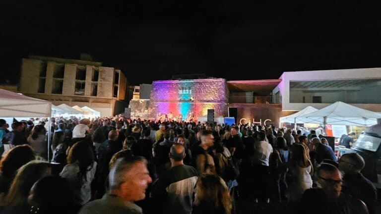 Las ‘Noches de Luna Llena’ vuelven con música, gastronomía y artesanía para dinamizar El Charco