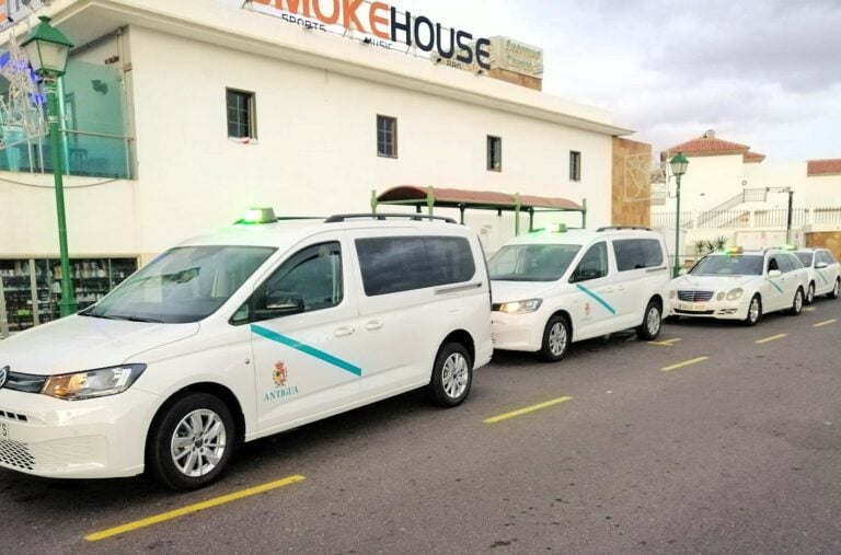 Antigua adjudica la tercera licencia de Auto Taxi Adaptado