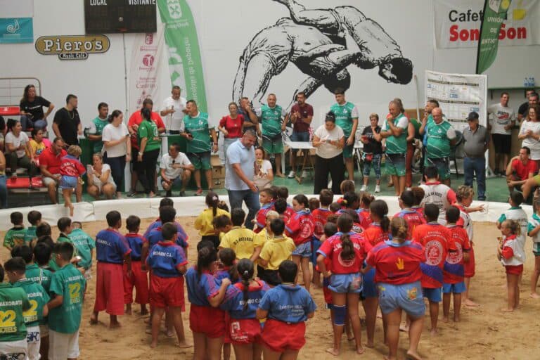 El Terrero de Antigua acogía este fin de semana el Campeonato de Escuelas de Lucha Canaria de Fuerteventura