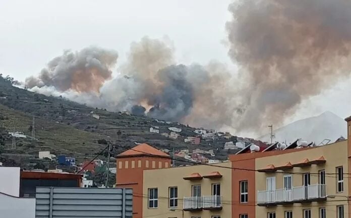 Nueve medios aéreos intervendrán para atacar el incendio forestal de Tenerife