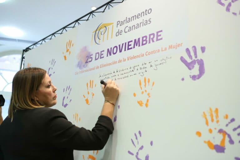 El Parlamento de Canarias muestra un compromiso unánime por la eliminación de la violencia contra las mujeres