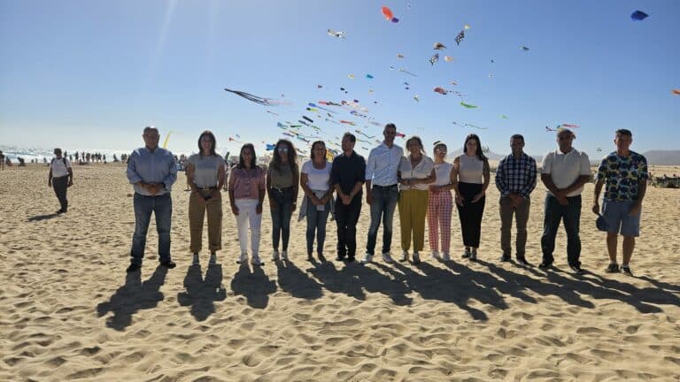 El cielo de Corralejo ya se tiñe de color por el Festival Internacional de Cometas