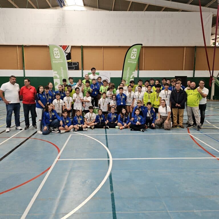 Éxito rotundo en el Torneo de Navidad de Bádminton