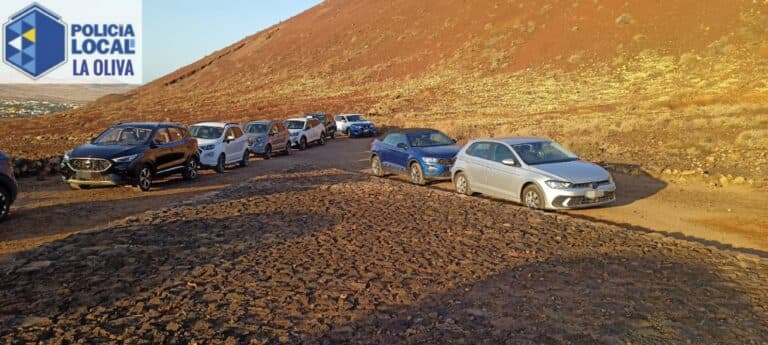 11 vehículos sancionados por estacionar en zona restringida en Calderón Hondo