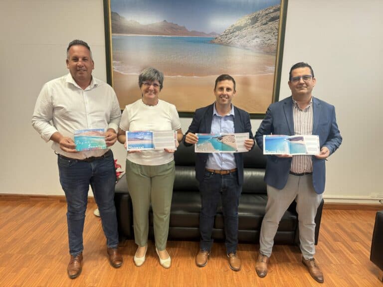 Pájara promociona 30 playas en una nueva guía multilingüe