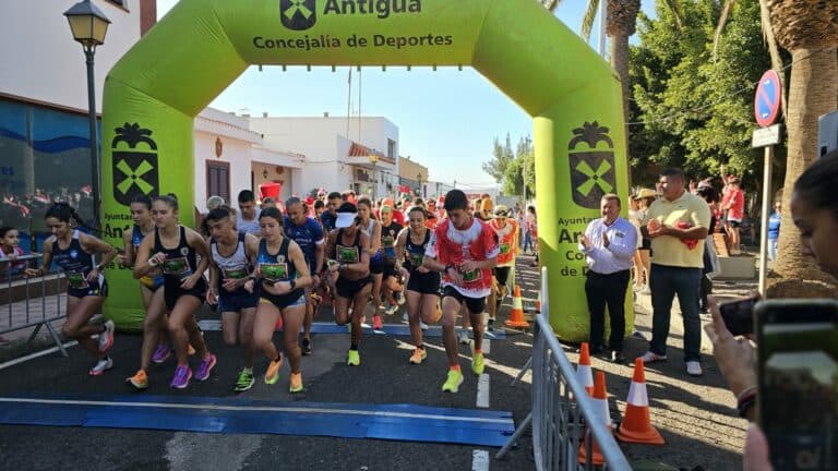 Rotundo éxito de participación en la I San Silvestre de Antigua
