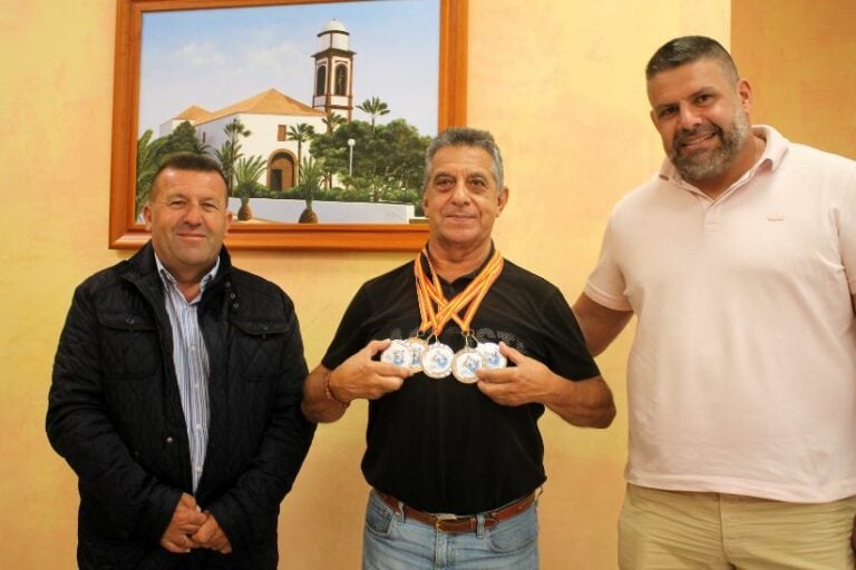 Alejandro Reyeros con 70 años consigue cinco medallas de plata en el Campeonato nacional de Salvamento y Socorrismo