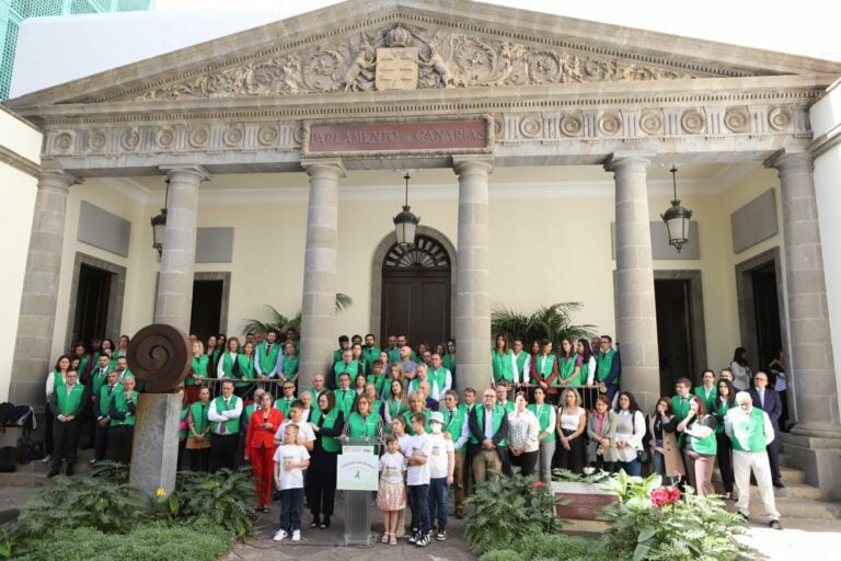 El Parlamento de Canarias se une contra el cáncer