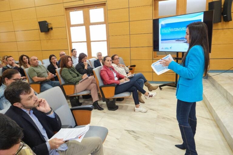 Municipios y la Asociación de Campistas se reúnen con el Cabildo para conocer la ordenanza provisional de acampadas